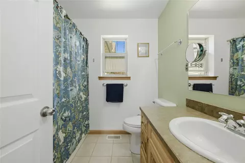 Bath - 940 Expedition Trl, Helena, MT 59602 photo 2 of 4