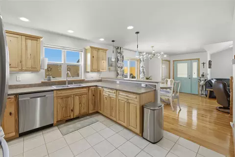 Kitchen - 940 Expedition Trl, Helena, MT 59602 photo 2 of 2