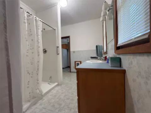 Bath - 301 3rd Ave, Saint Ignatius, MT 59865 photo 2 of 2