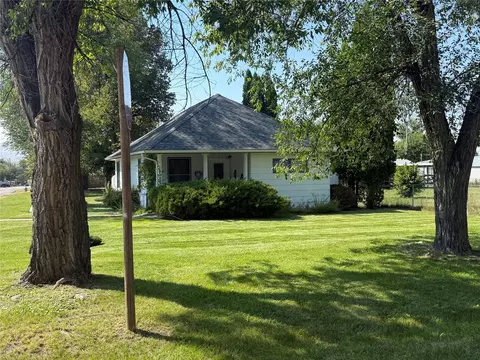 Exterior - 301 3rd Ave, Saint Ignatius, MT 59865 photo 3 of 8