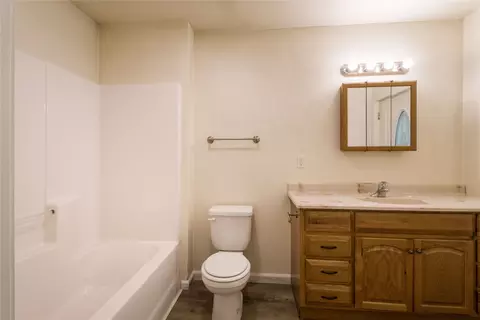 Bath - 802 4th Ave E, Polson, MT 59860 photo 1 of 3