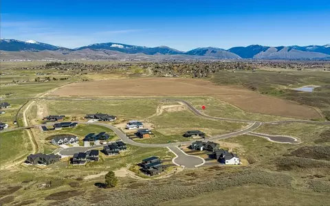 9550 Royal Coachman Dr, Missoula, MT 59808