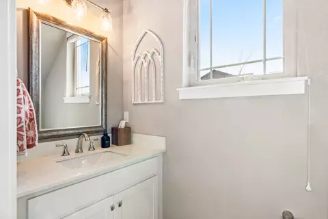 Bath - 3095 Lori Ln, Bozeman, MT 59718 photo 2 of 9