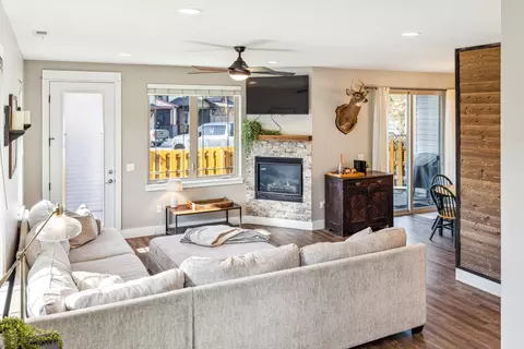 Living - 3095 Lori Ln, Bozeman, MT 59718 photo 4 of 4