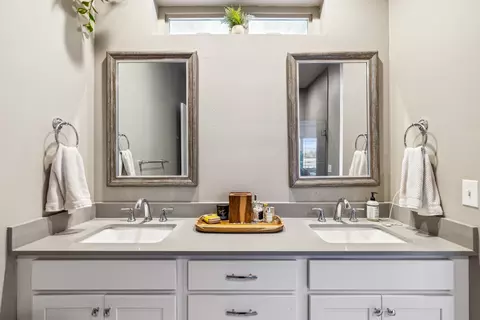 Bath - 3095 Lori Ln, Bozeman, MT 59718 photo 5 of 9