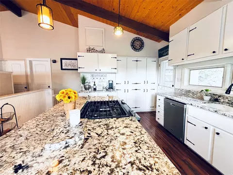 Kitchen - 2 Hole In The Wall Rd, Clancy, MT 59634 photo 4 of 5