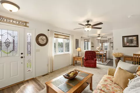 Entry Way - 520 23rd St NE, Black Eagle, MT 59414 photo 1 of 3
