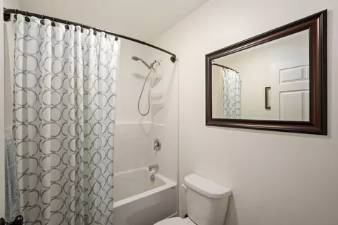 Bath - 520 23rd St NE, Black Eagle, MT 59414 photo 2 of 4
