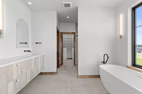 Bath - 404 Jefferson St, Kalispell, MT 59901 photo 1 of 10