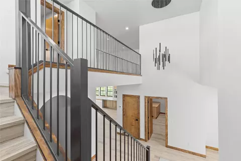 Entry Way - 404 Jefferson St, Kalispell, MT 59901 photo 2 of 5