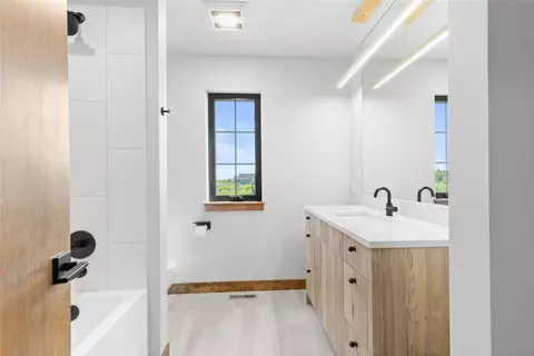 Bath - 404 Jefferson St, Kalispell, MT 59901 photo 7 of 10