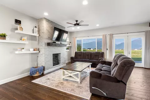 Living - 601 Ruby Ct, Stevensville, MT 59870 photo 1 of 1