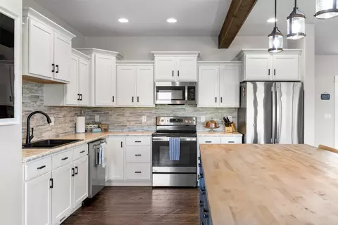 Kitchen - 601 Ruby Ct, Stevensville, MT 59870 photo 2 of 4