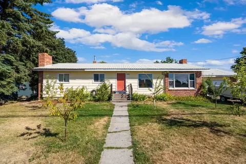 1023 8th St W, Columbia Falls, MT 59912