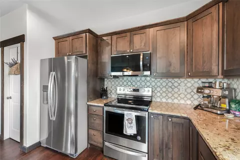 Kitchen - 401 13th St, Belgrade, MT 59714 photo 6 of 8
