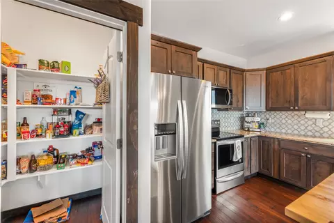 Kitchen - 401 13th St, Belgrade, MT 59714 photo 7 of 8