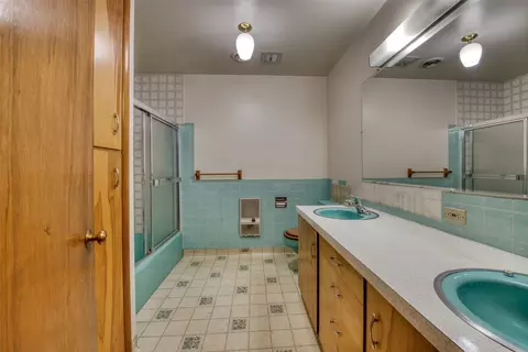Bath - 189 Bunkhouse Rd, Darby, MT 59829 photo 3 of 8