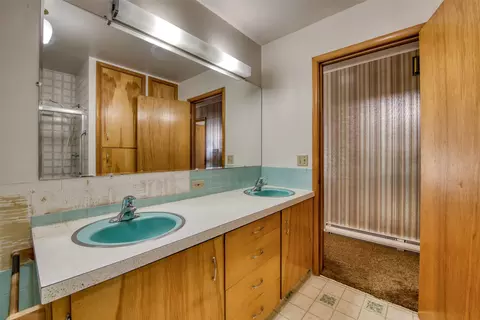 Bath - 189 Bunkhouse Rd, Darby, MT 59829 photo 4 of 8