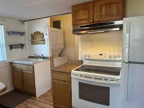 Kitchen - 312 E 1st St, Corvallis, MT 59828 photo 3 of 4