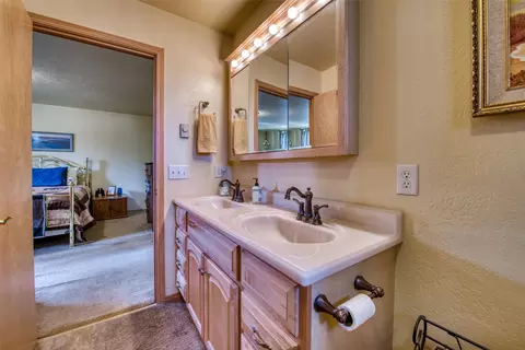 Bath - 2849 E Fork Rd, Sula, MT 59871 photo 3 of 3