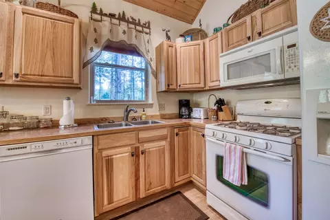 Kitchen - 2849 E Fork Rd, Sula, MT 59871 photo 3 of 4