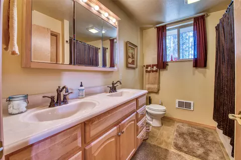 Bath - 2849 E Fork Rd, Sula, MT 59871 photo 1 of 3