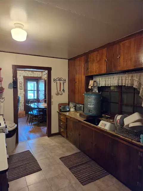 Kitchen - 9268 Beaver Willow Rd, Augusta, MT 59410 photo 2 of 4