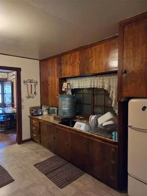 Kitchen - 9268 Beaver Willow Rd, Augusta, MT 59410 photo 3 of 4