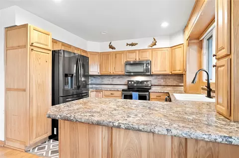 Kitchen - 18 Bootlegger Trl, Clancy, MT 59634 photo 2 of 2