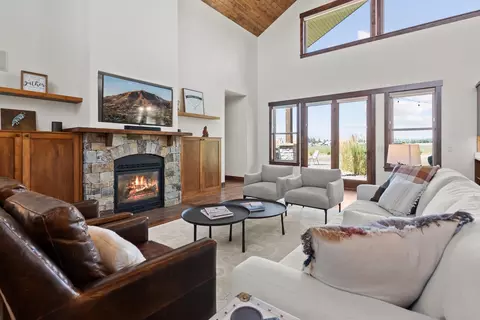 Living - 36 Gray Hawk Ct, Kalispell, MT 59901 photo 1 of 2