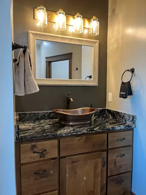 Bath - 1452 15th Ave E, Polson, MT 59860 photo 3 of 7
