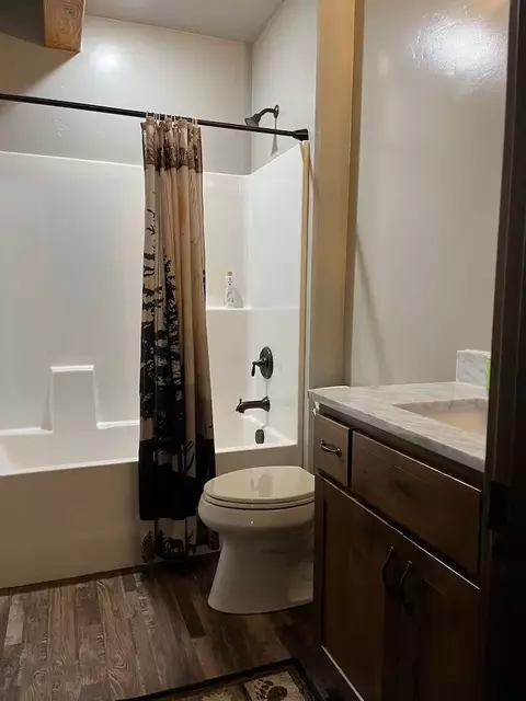 Bath - 1452 15th Ave E, Polson, MT 59860 photo 1 of 7