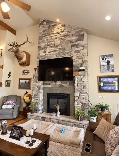 Living - 84 Cherry Creek Bluff Rd, Libby, MT 59923 photo 2 of 3