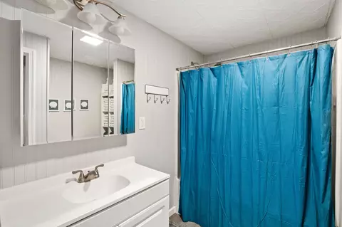 Bath - 117 Front St, Cascade, MT 59421 photo 3 of 4