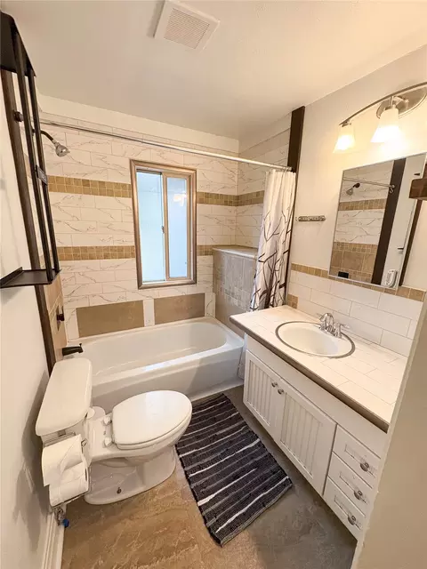 Bath - 781 E 5th St, Libby, MT 59923 photo 3 of 3