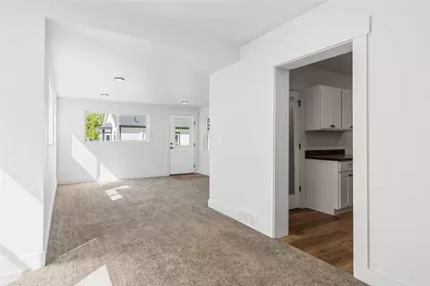 Living - 207 S 3rd St, Hamilton, MT 59840 photo 2 of 3