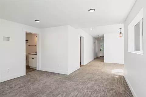 Entry Way - 207 S 3rd St, Hamilton, MT 59840 photo 3 of 11