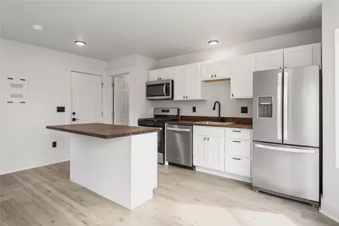 Kitchen - 207 S 3rd St, Hamilton, MT 59840 photo 5 of 6