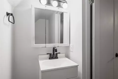 Bath - 207 S 3rd St, Hamilton, MT 59840 photo 5 of 7