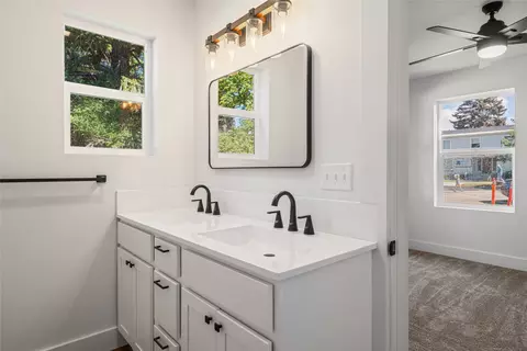 Bath - 207 S 3rd St, Hamilton, MT 59840 photo 1 of 7