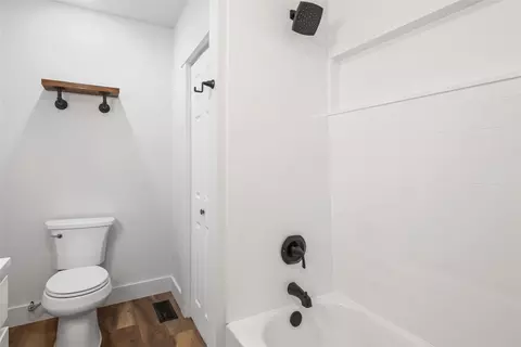 Bath - 207 S 3rd St, Hamilton, MT 59840 photo 2 of 7