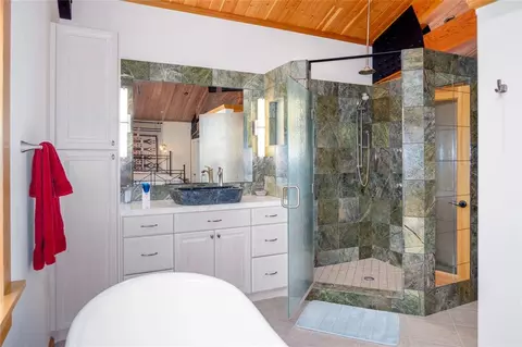 Bath - 260 Bobtail Meadow Rd, Libby, MT 59923 photo 2 of 3