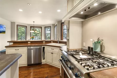 Kitchen - 23 Golden Eagle Ln, Kalispell, MT 59901 photo 4 of 5