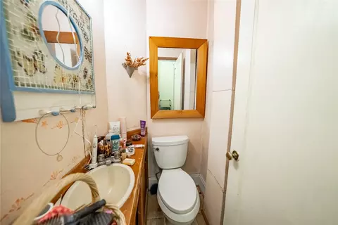 Bath - 418 Idaho Ave, Libby, MT 59923 photo 1 of 3