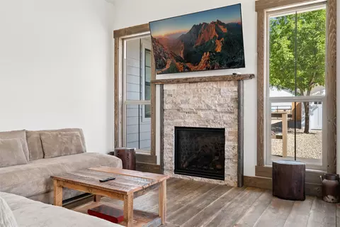Living - 114 E Broad St, Drummond, MT 59832 photo 2 of 5