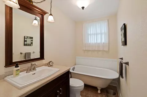 Bath - 504 Idaho Ave, Libby, MT 59923 photo 1 of 2