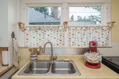 Kitchen - 604 3rd Ave E, Kalispell, MT 59901 photo 2 of 3