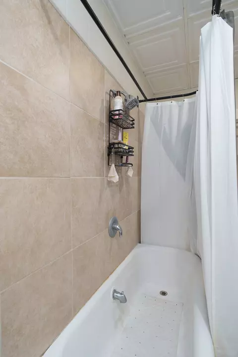 Bath - 604 3rd Ave E, Kalispell, MT 59901 photo 2 of 5