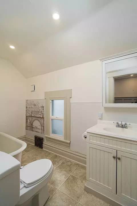 Bath - 604 3rd Ave E, Kalispell, MT 59901 photo 4 of 5