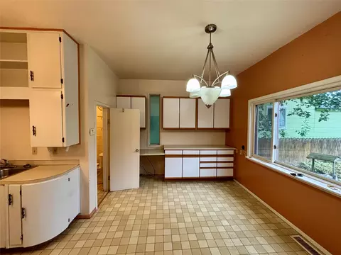 Kitchen - 320 5th Ave E, Kalispell, MT 59901 photo 7 of 8